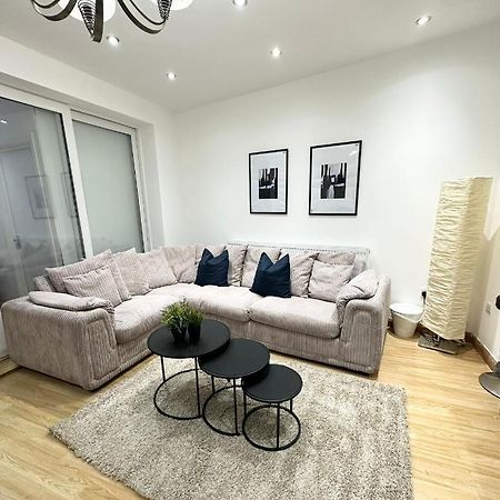 London Charm - Comfortable Room In Spacious House Ngoại thất bức ảnh