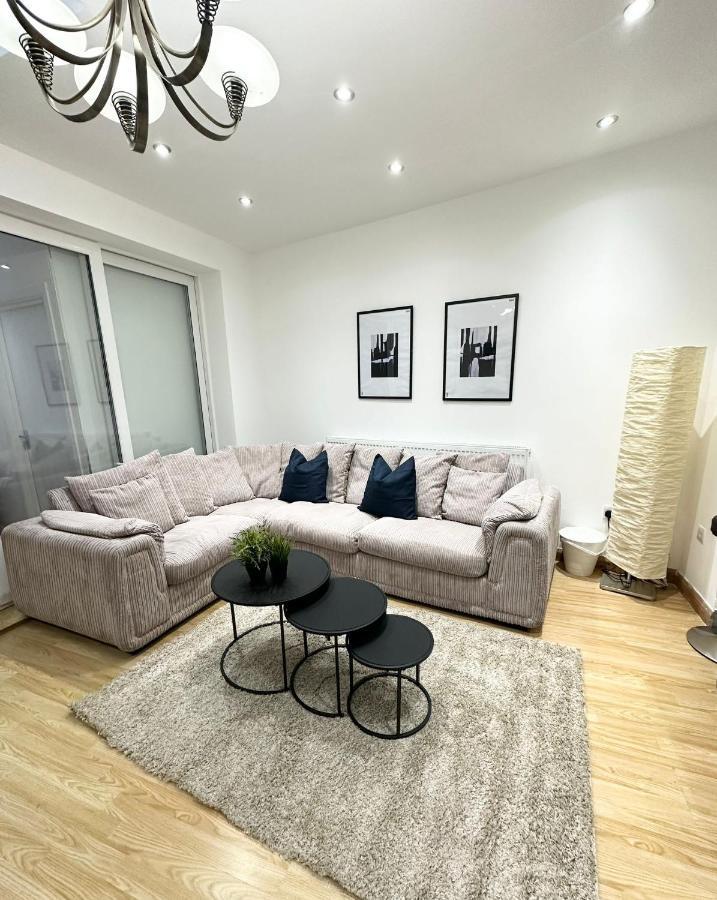London Charm - Comfortable Room In Spacious House Ngoại thất bức ảnh