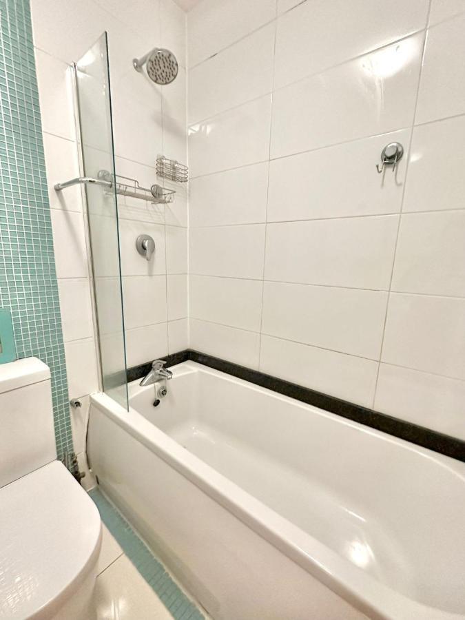 London Charm - Comfortable Room In Spacious House Ngoại thất bức ảnh