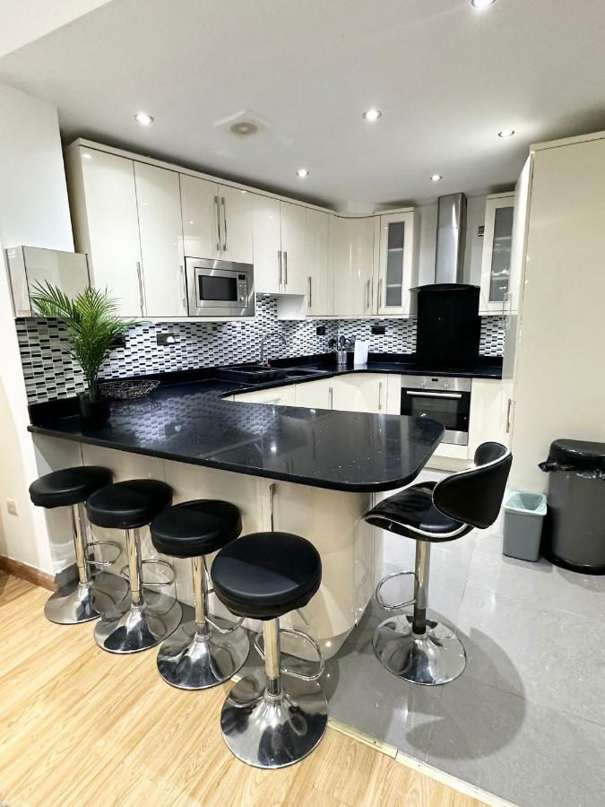 London Charm - Comfortable Room In Spacious House Ngoại thất bức ảnh