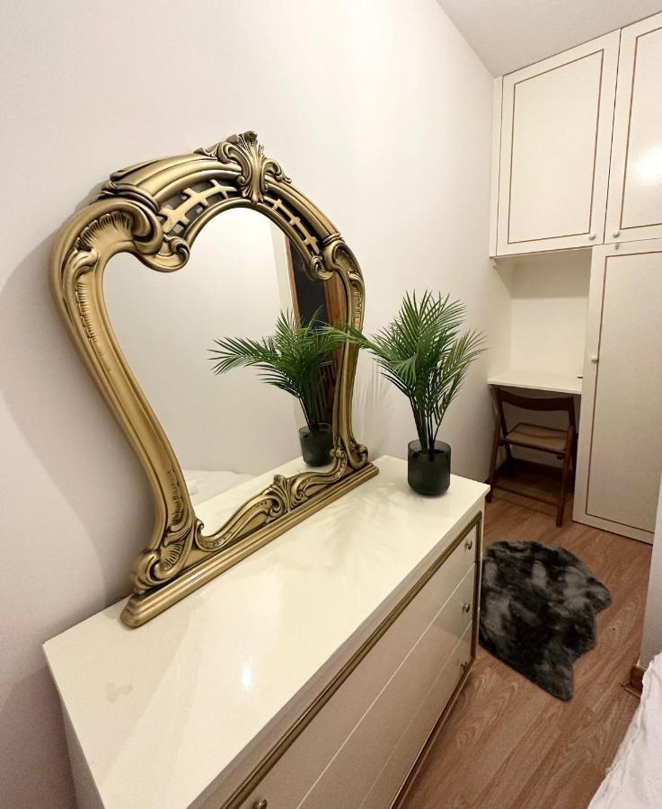 London Charm - Comfortable Room In Spacious House Ngoại thất bức ảnh