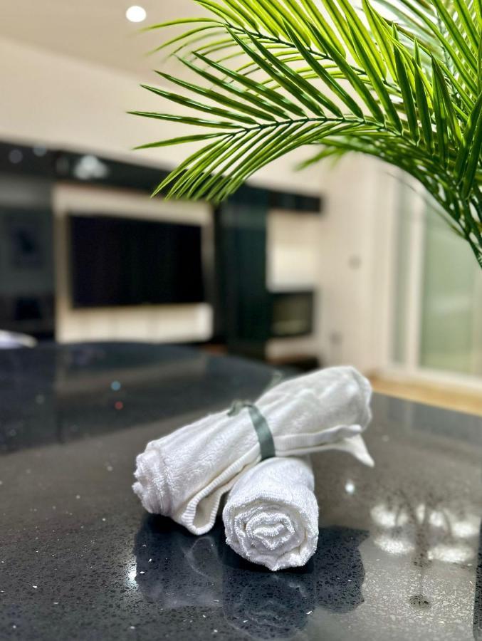 London Charm - Comfortable Room In Spacious House Ngoại thất bức ảnh