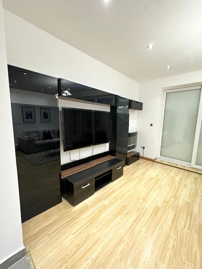 London Charm - Comfortable Room In Spacious House Ngoại thất bức ảnh